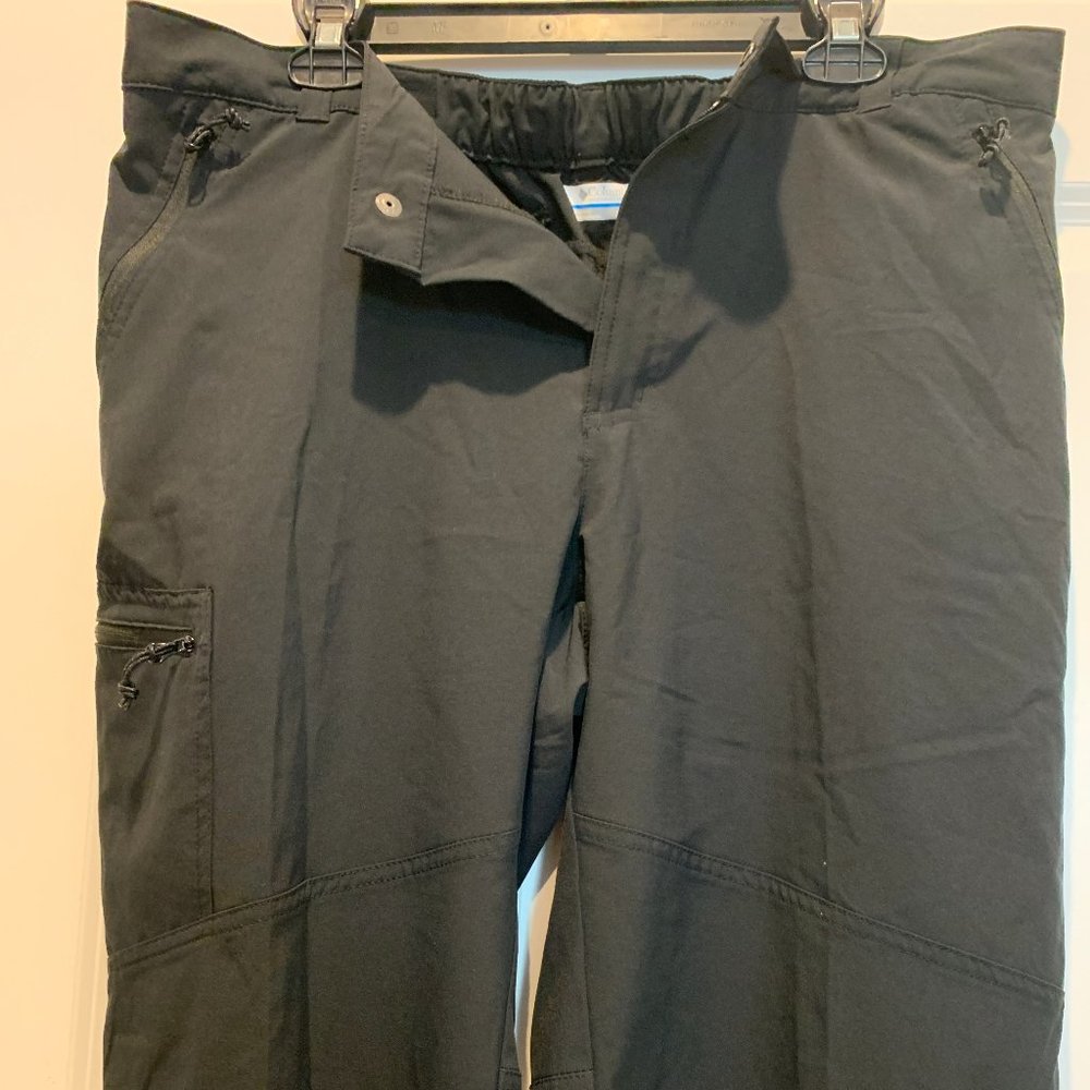 Columbia Men's Stretch Hiking Shorts (36W) - Black